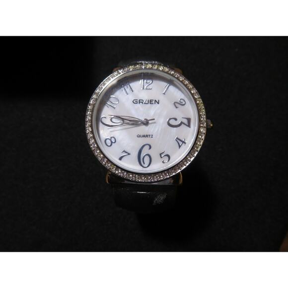 Gruen Womens Wrist Watch Gray Hard Bracelet Band Silver Trim White Face Quartz - Picture 2 of 9